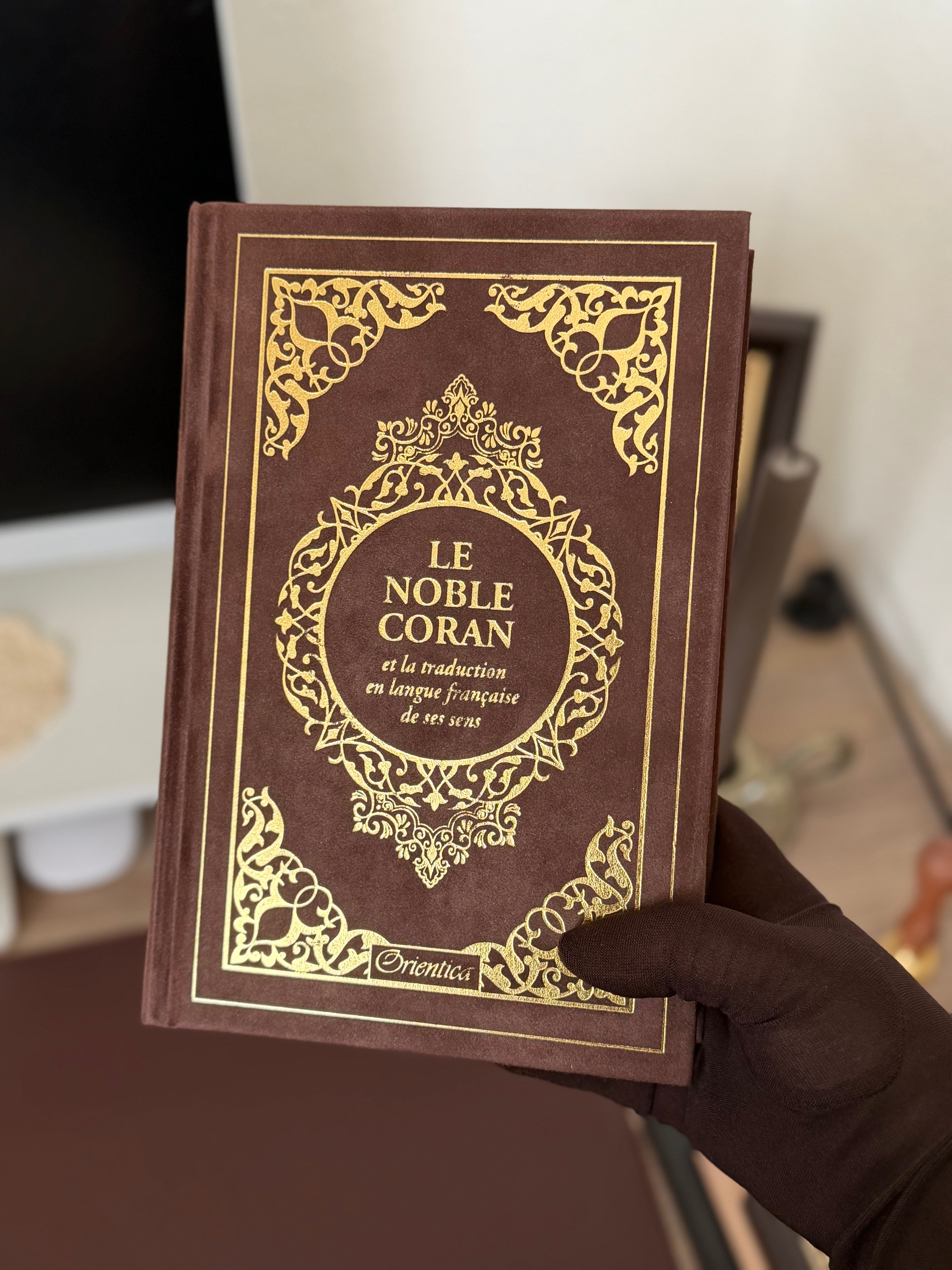 Le Noble Coran et la traduction en langue française de ses sens (bilingue français/arabe) - Edition de luxe couverture cartonnée en daim couleur Café (marron) dorée