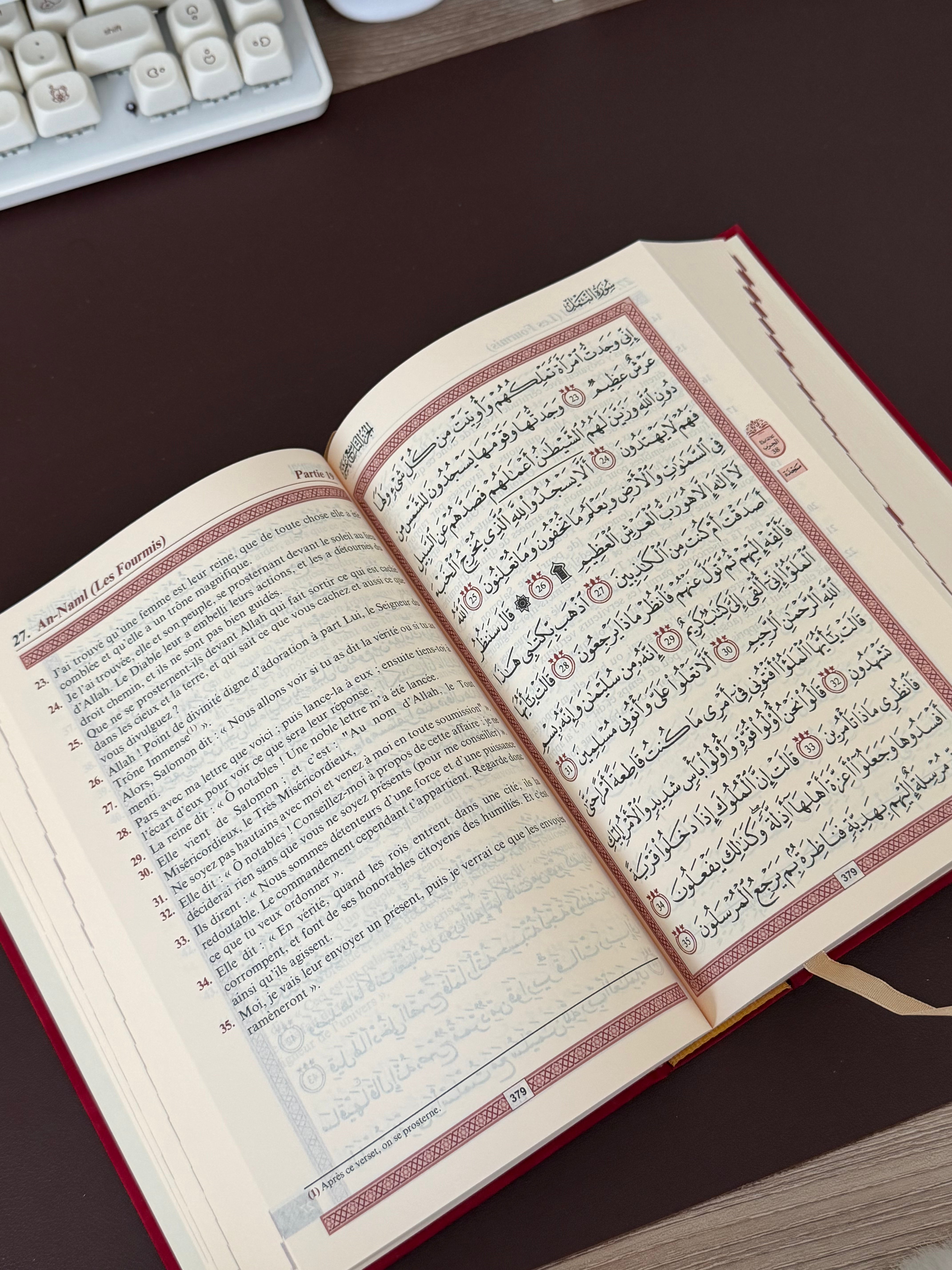 Le Noble Coran et la traduction en langue française de ses sens - bilingue français-arabe - Edition de luxe couverture cartonnée en daim couleur Rouge dorée