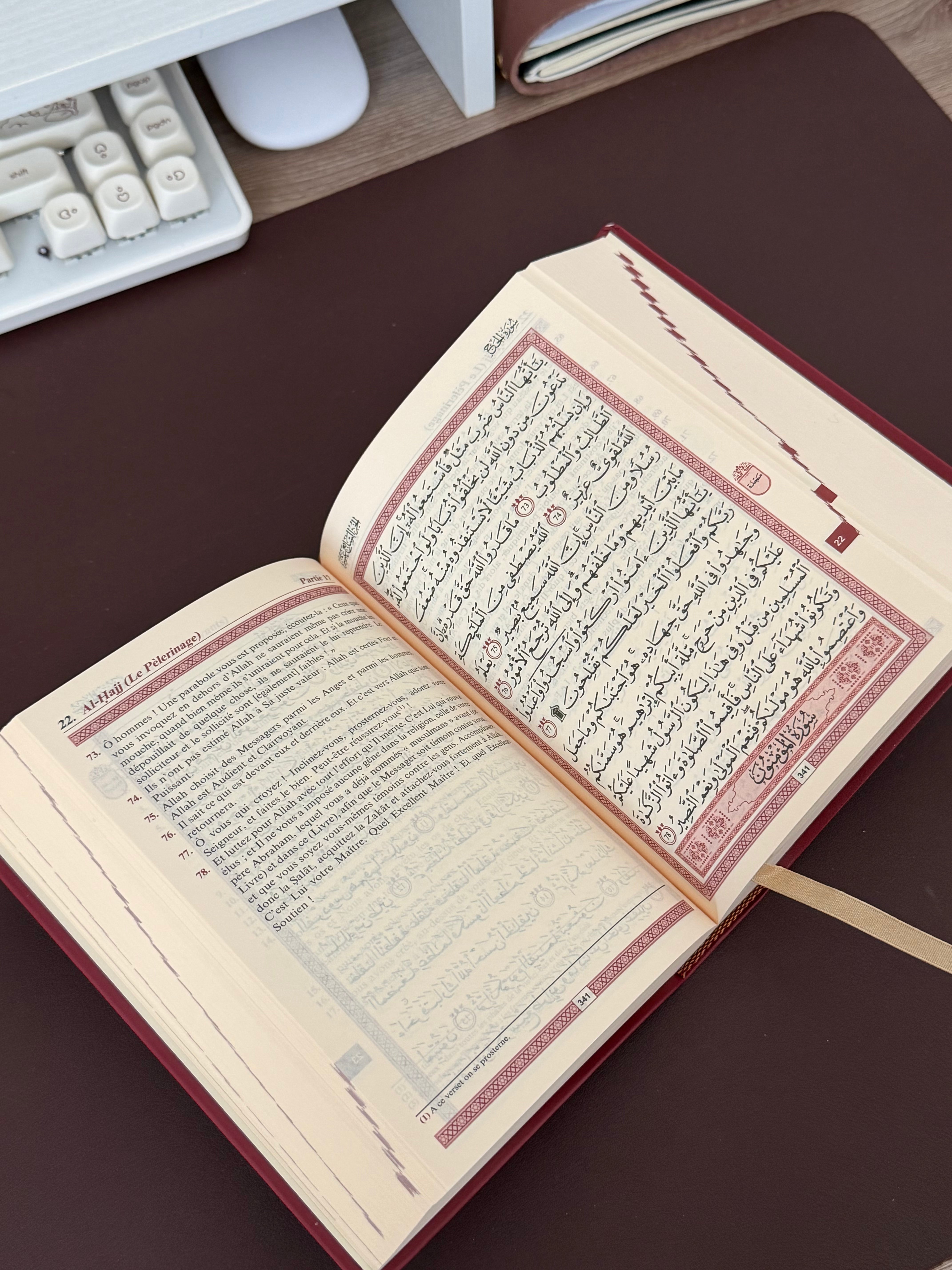 Le Noble Coran et la traduction en langue française de ses sens (bilingue arabe/français) avec index des sourates - Couleur Bordeaux doré