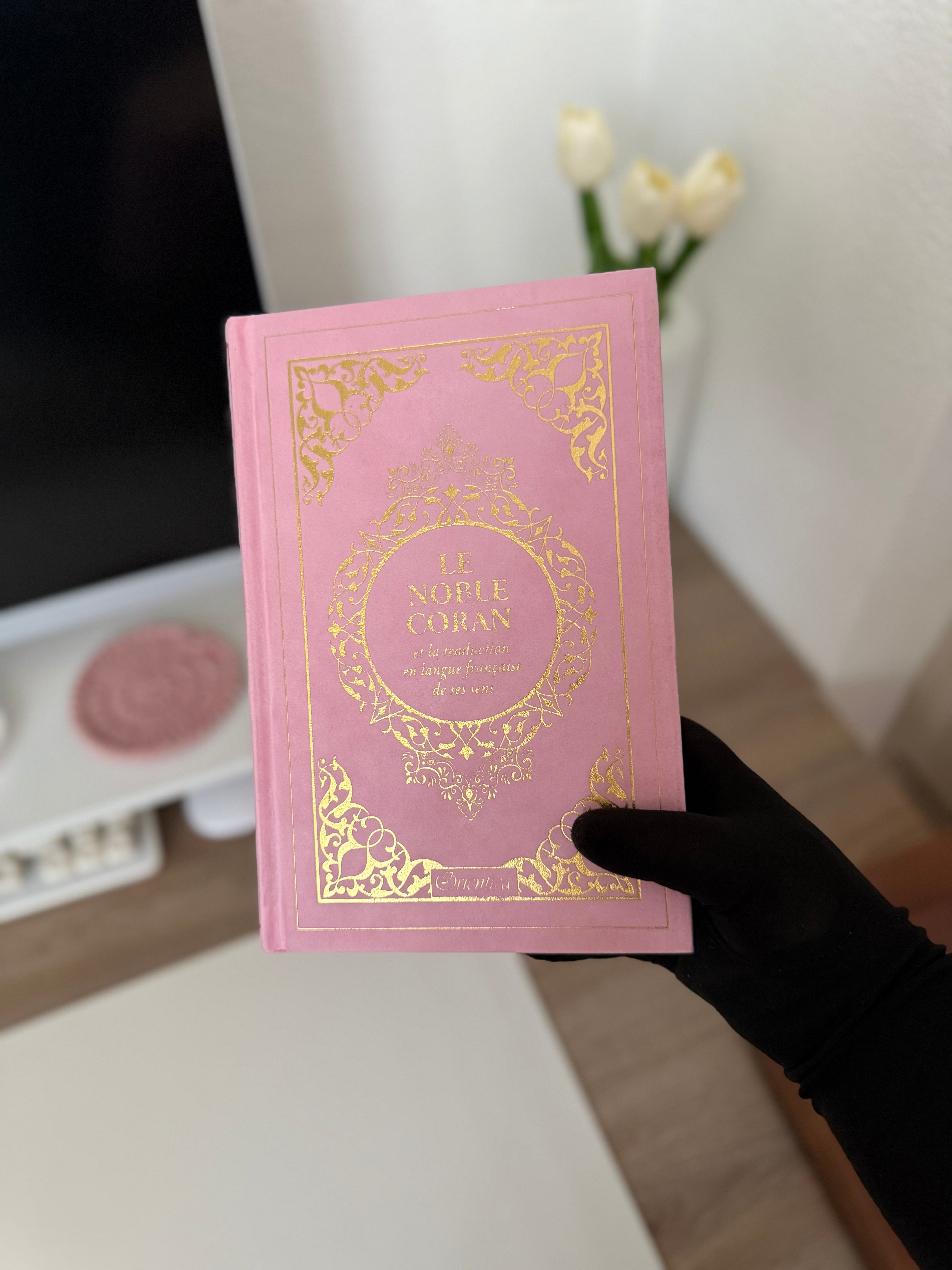 Le Noble Coran et la traduction en langue française de ses sens (bilingue français/arabe) - Edition de luxe couverture cartonnée en daim rose clair dorée avec index