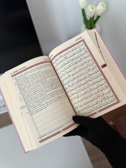 Le Noble Coran et la traduction en langue française de ses sens (bilingue français/arabe) - Edition de luxe couverture cartonnée en daim rose clair dorée avec index