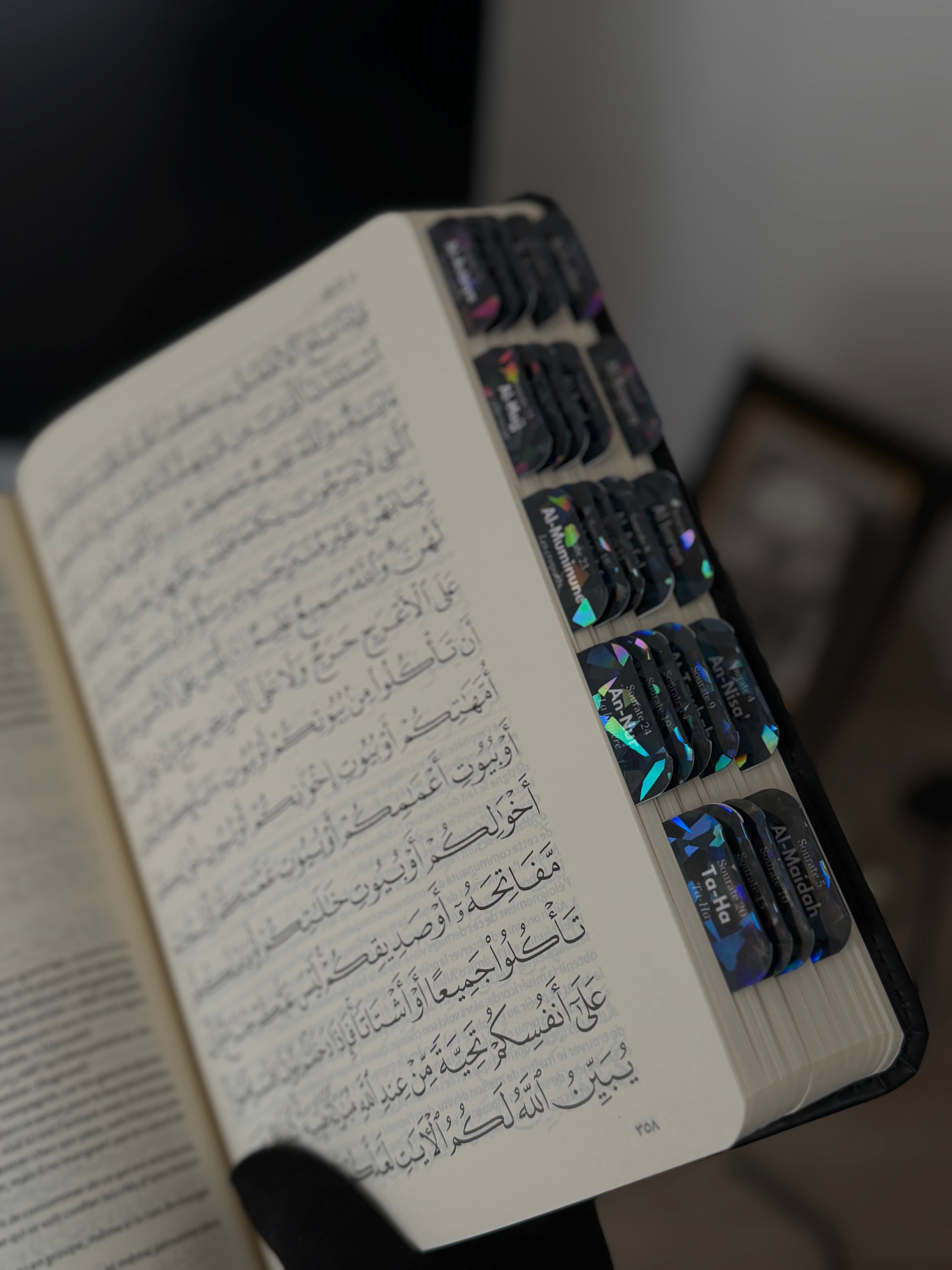 Quran avec onglets holographiques