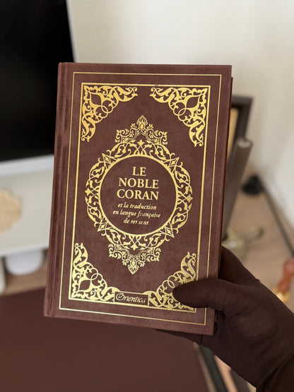 Le Noble Coran et la traduction en langue française de ses sens (bilingue français/arabe) - Edition de luxe couverture cartonnée en daim couleur Café (marron) dorée